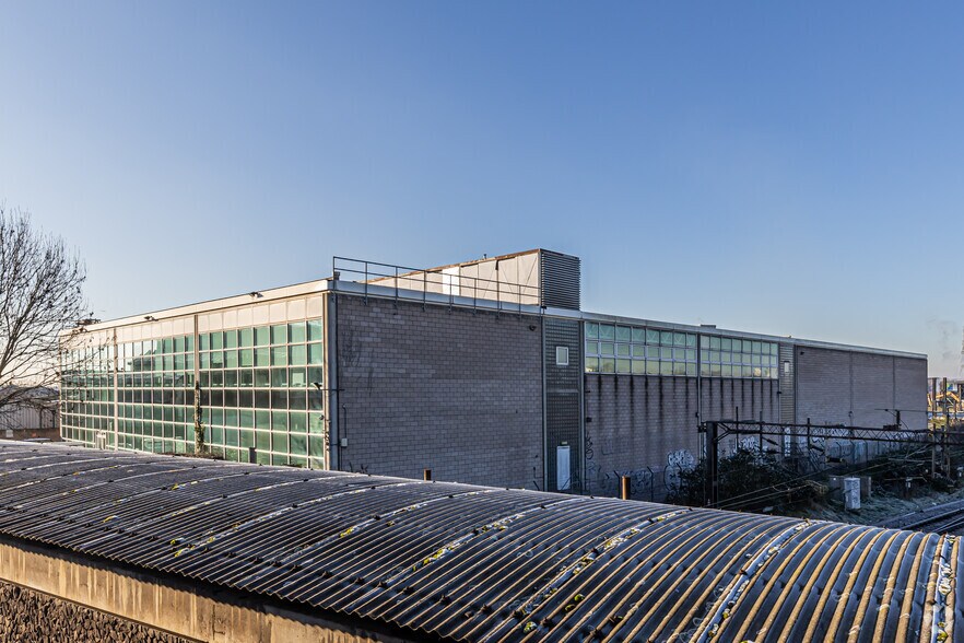 24 Scrubs Ln, Londres à louer - Photo du bâtiment - Image 3 de 3