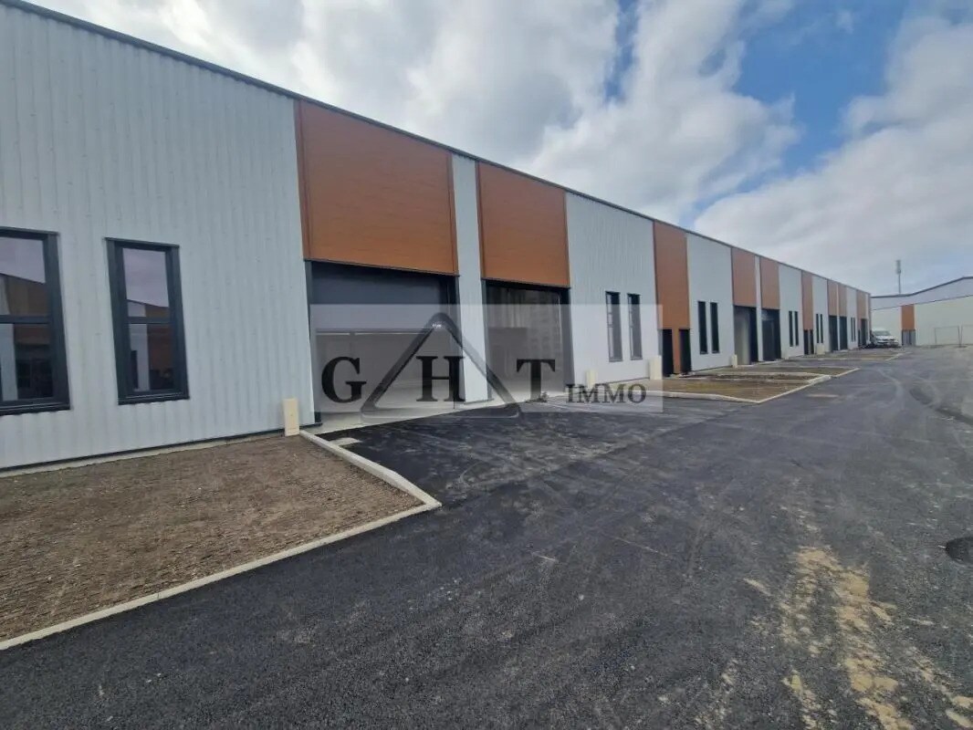 Industrial in Stains for lease Building Photo- Image 1 of 6