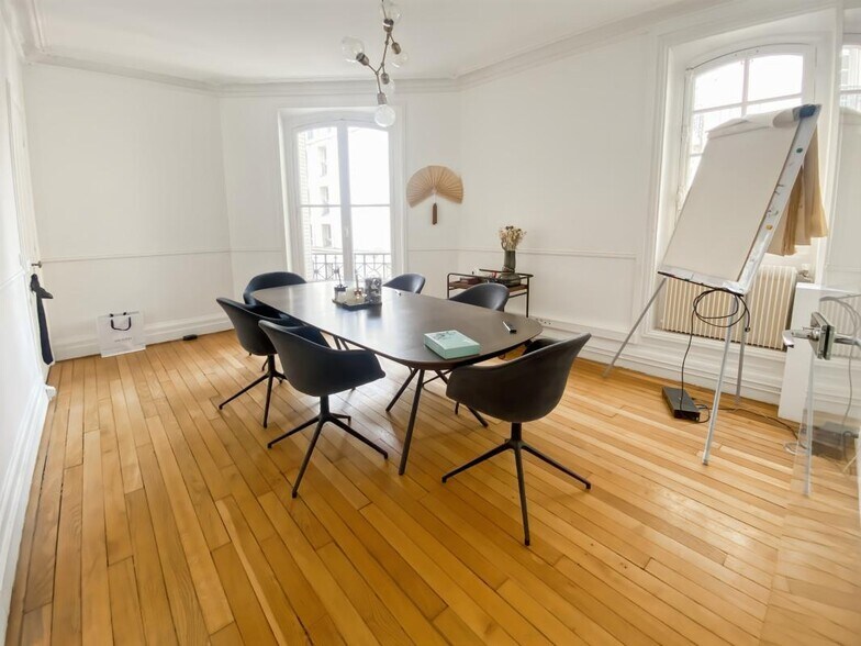 18 Rue De Mogador, Paris à louer - Photo du bâtiment - Image 2 de 9