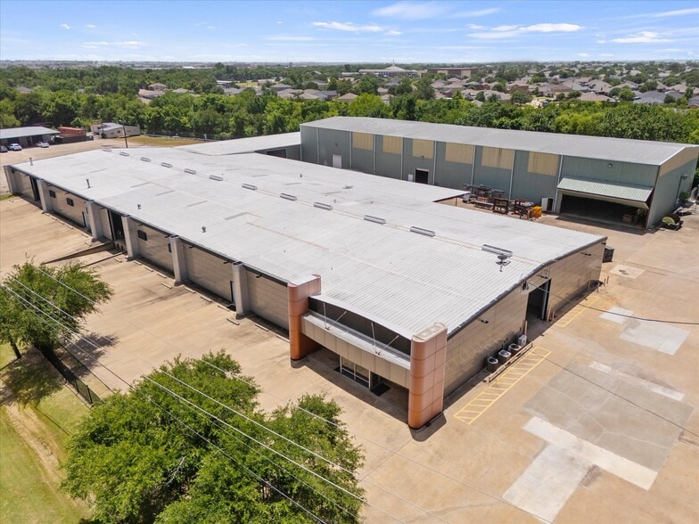 905 E Broad St, Forney, TX for lease - Building Photo - Image 2 of 29