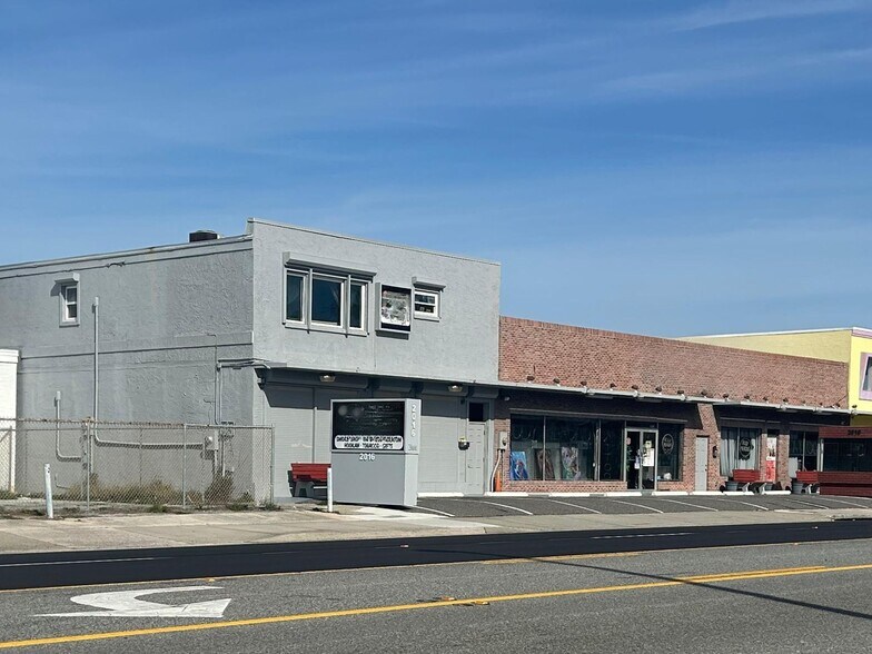 2016 S Atlantic Ave, Daytona Beach, FL à vendre - Photo du bâtiment - Image 2 de 15