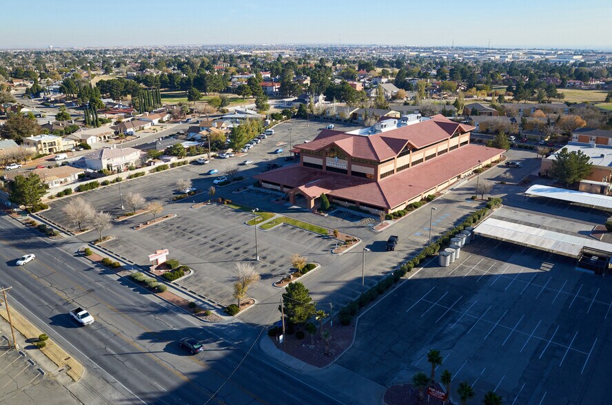 2400 Trawood Dr, El Paso, TX à louer - Photo du bâtiment - Image 3 de 4
