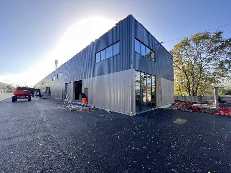 Flex in Ambarès-et-Lagrave for lease - Building Photo - Image 2 of 17