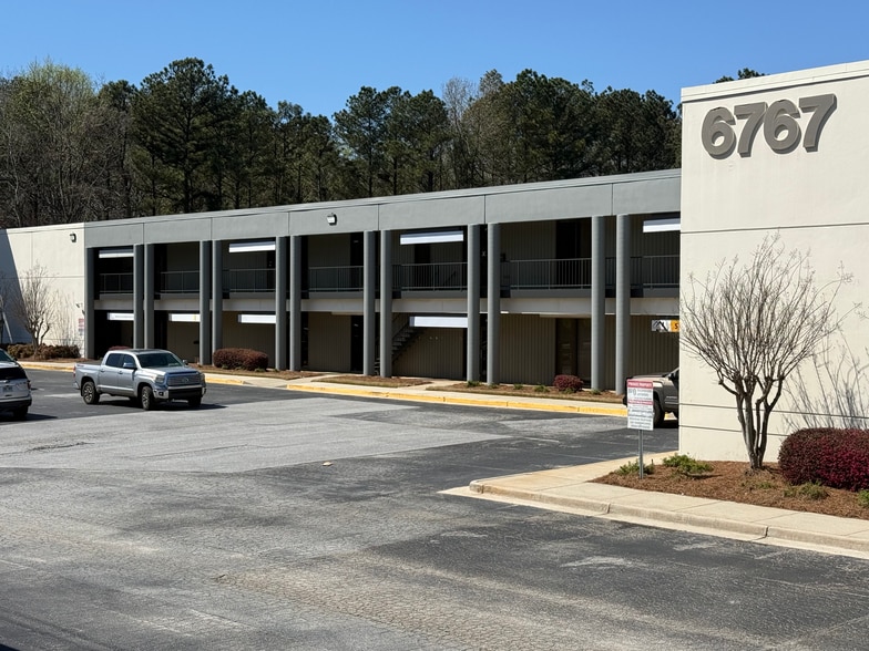 6767 Peachtree Industrial Blvd, Norcross, GA for lease - Building Photo - Image 3 of 11