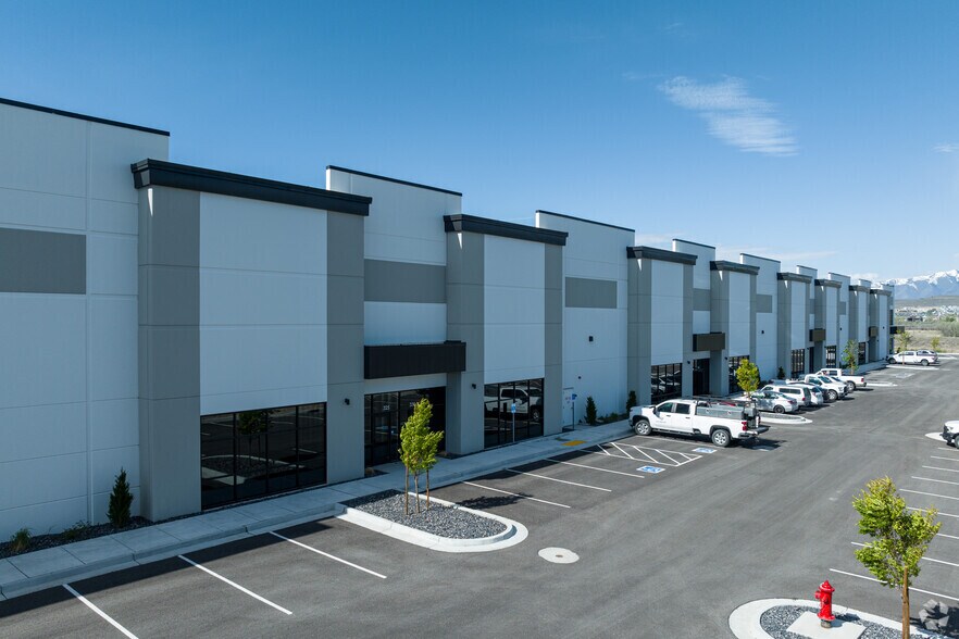 593-689 N Saratoga Rd, Saratoga Springs, UT à vendre - Photo du bâtiment - Image 2 de 23