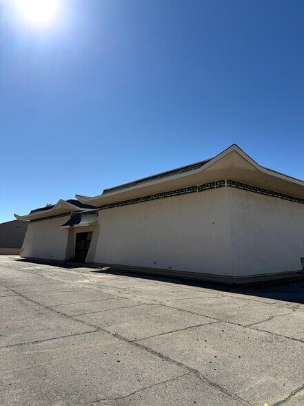 9101 Gateway Blvd W, El Paso, TX à louer - Photo du bâtiment - Image 3 de 6