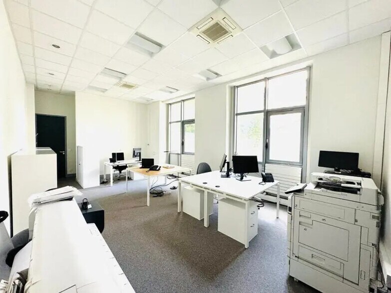 17 Rue Louis Rouquier, Levallois-Perret à louer - Photo du bâtiment - Image 2 de 5