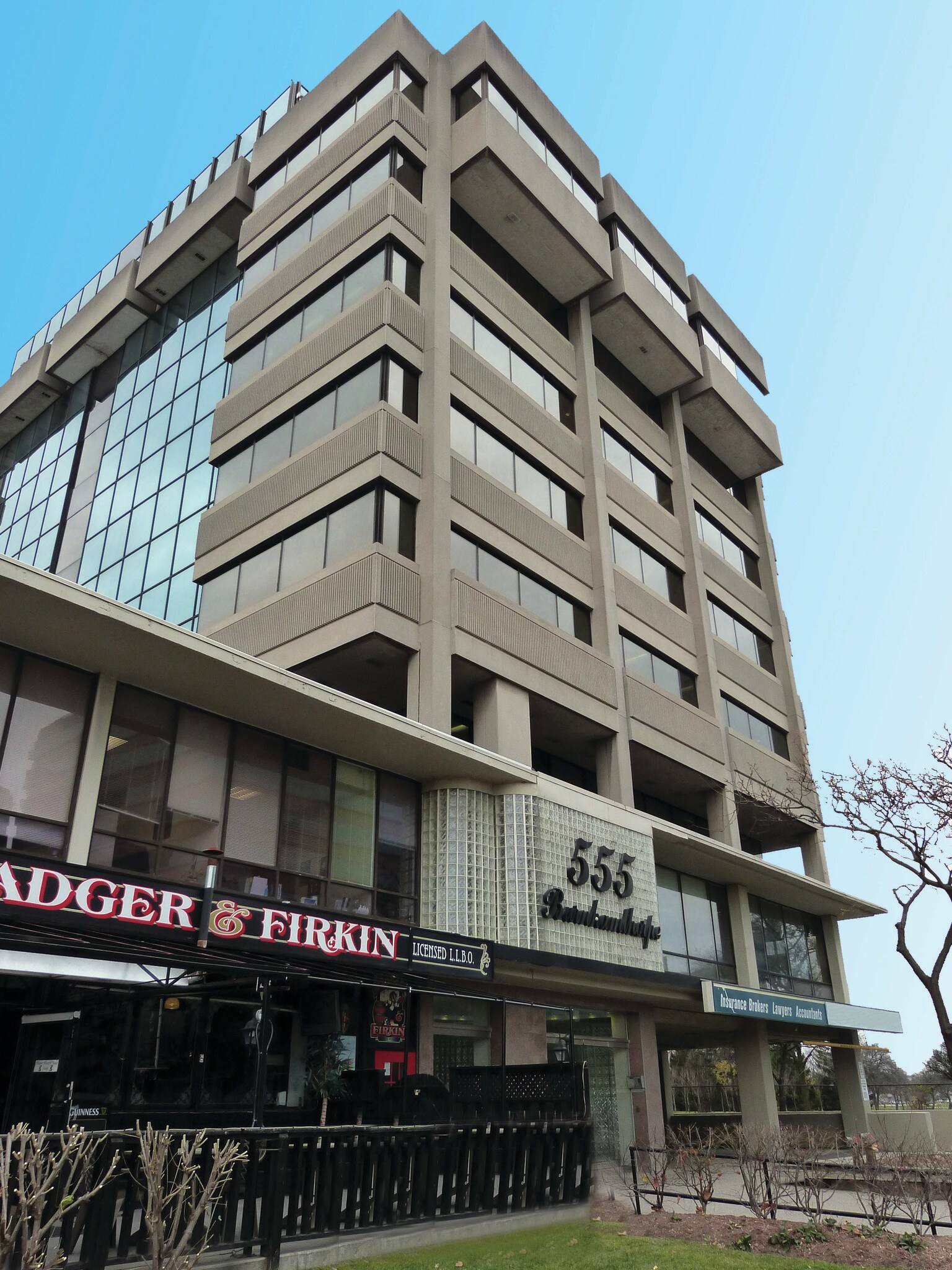 555 Burnhamthorpe Rd, Toronto, ON à vendre Photo du bâtiment- Image 1 de 1