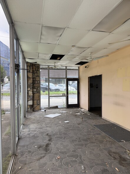 1851 NE Peachtree Rd, Atlanta, GA for lease - Interior Photo - Image 3 of 5