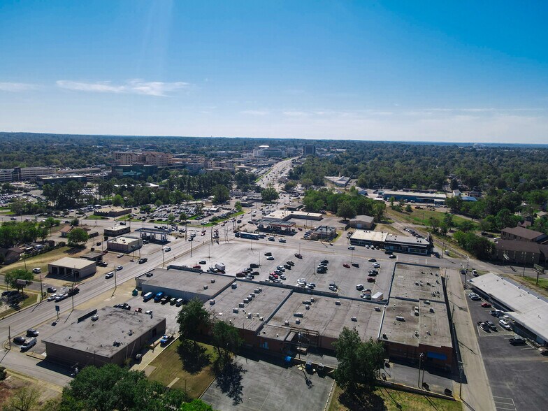 504 E Front St, Tyler, TX à louer - Photo du bâtiment - Image 3 de 3