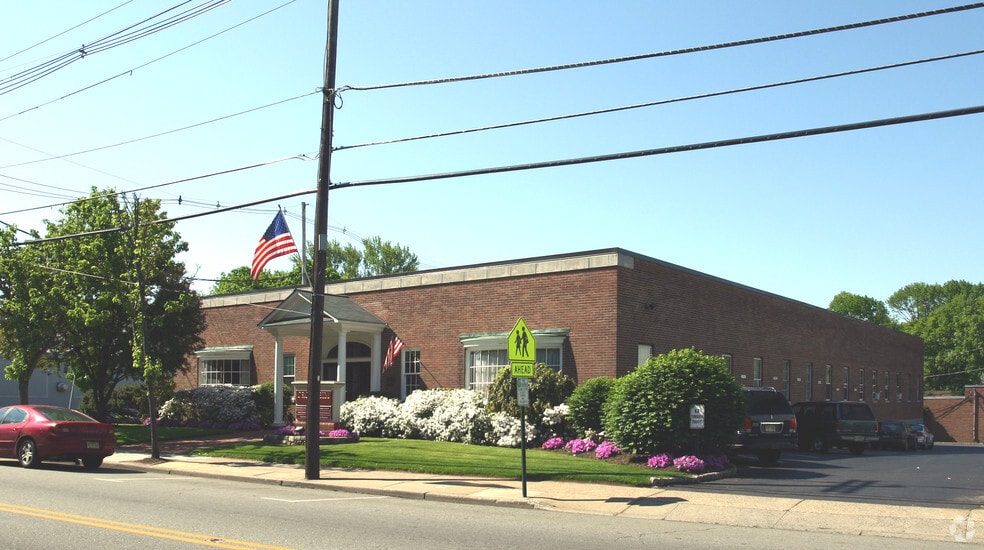 205 Main St, Chatham, NJ à louer - Photo du bâtiment - Image 2 de 8