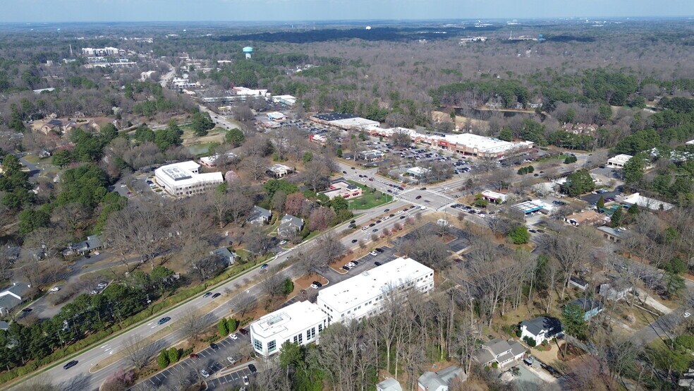101 SW Cary Pky, Cary, NC à louer - Photo du bâtiment - Image 2 de 34