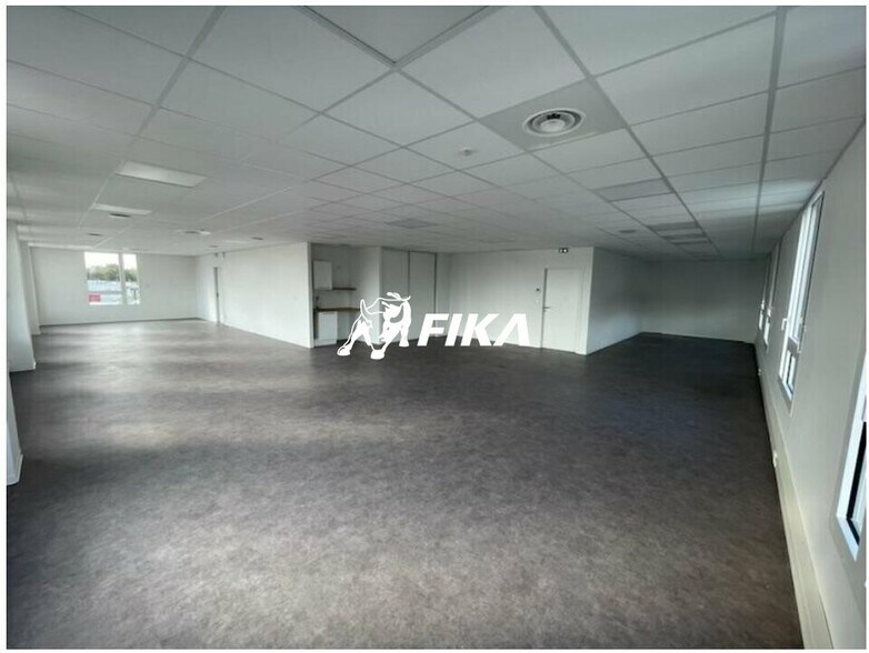 Bureau dans Villenave-d'Ornon à vendre - Photo du bâtiment - Image 3 de 12