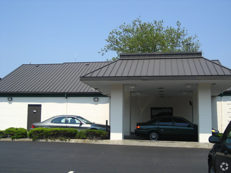 540 Middle Neck Rd, Great Neck, NY for lease - Building Photo - Image 3 of 8