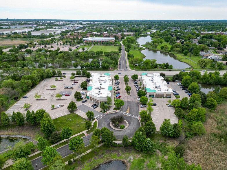 1021-1057 Fountain View Dr, Carol Stream, IL à louer - Photo du bâtiment - Image 1 de 4