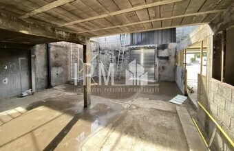 Flex in Châteauneuf-les-Martigues for lease Interior Photo- Image 1 of 4