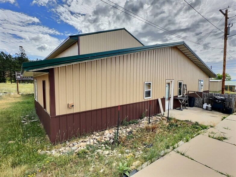130 Commercial Ln, Sundance, WY à vendre - Photo du bâtiment - Image 3 de 26