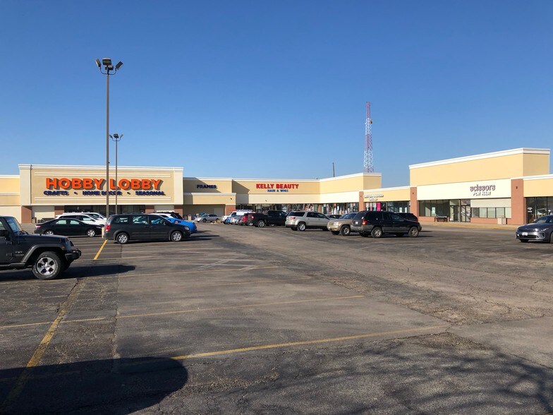 3425-3523 N University St, Peoria, IL à louer - Photo du bâtiment - Image 2 de 8