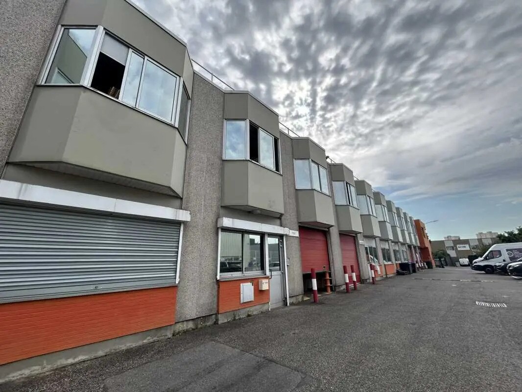 Flex in Villejuif for lease Building Photo- Image 1 of 14