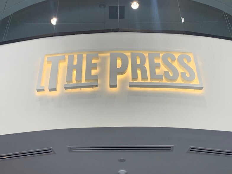 2751 S Dixie Hwy, West Palm Beach, FL à louer - Photo du bâtiment - Image 3 de 23