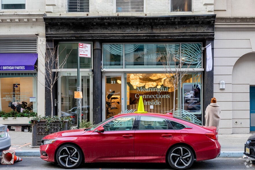 21 Warren St, New York, NY for lease - Building Photo - Image 3 of 17
