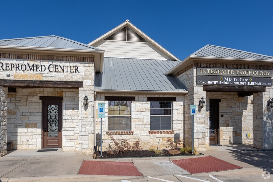 823 E Ira Woods Ave, Grapevine, TX for lease - Building Photo - Image 3 of 3