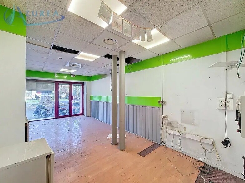Retail in Nice for lease - Interior Photo - Image 2 of 7