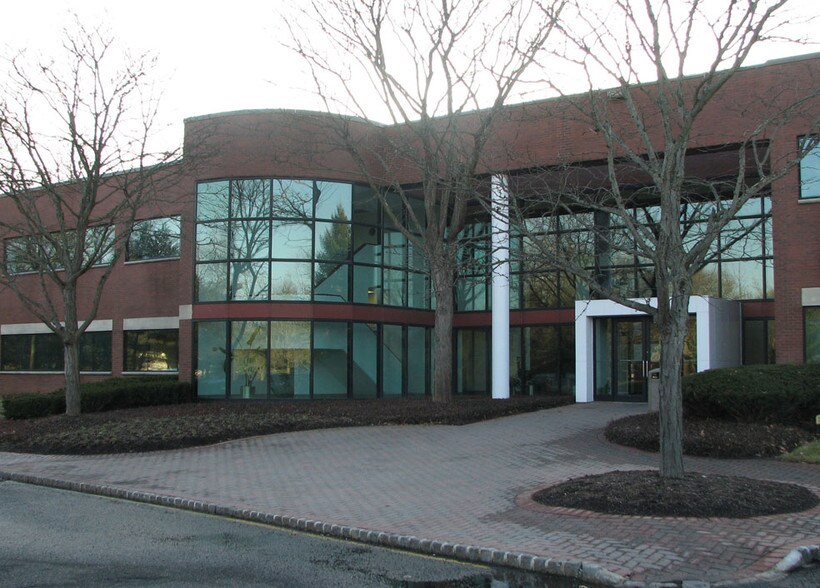 198 Route 9 N, Manalapan Township, NJ for lease - Building Photo - Image 3 of 4