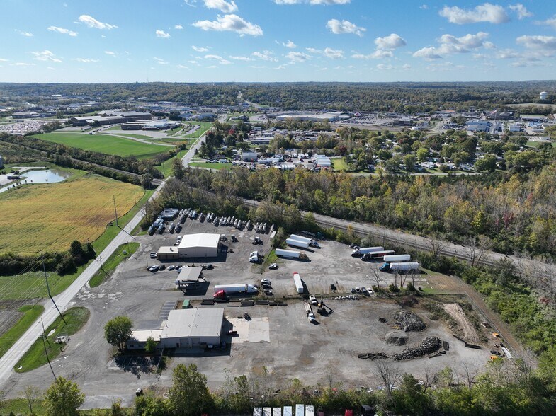 N Gilmore Rd portefeuille de 2 propriétés à vendre sur LoopNet.ca - Photo du bâtiment - Image 2 de 7