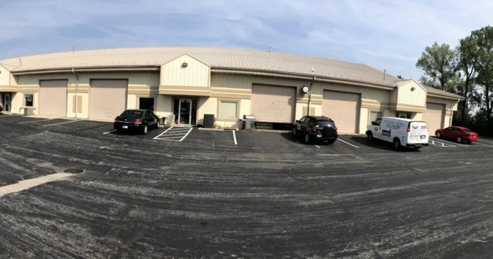 1401-1461 E Summit St, Crown Point, IN for lease - Building Photo - Image 2 of 8