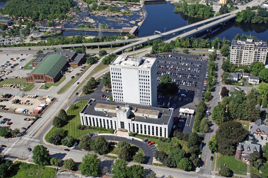 1750 Elm St, Manchester, NH à louer - Photo du bâtiment - Image 2 de 16