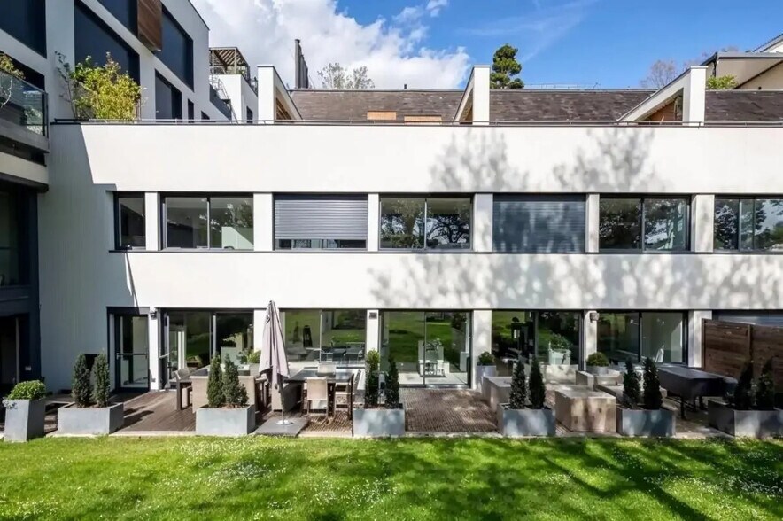 Bureau dans Rueil-Malmaison à vendre - Photo du bâtiment - Image 2 de 8