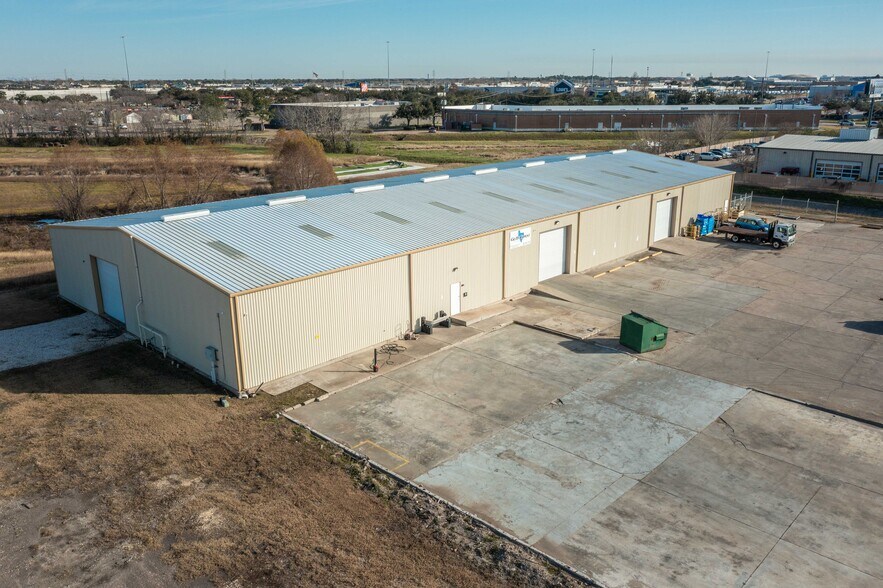 3923 Mickey Gilley Blvd, Pasadena, TX à vendre - Photo du bâtiment - Image 2 de 34