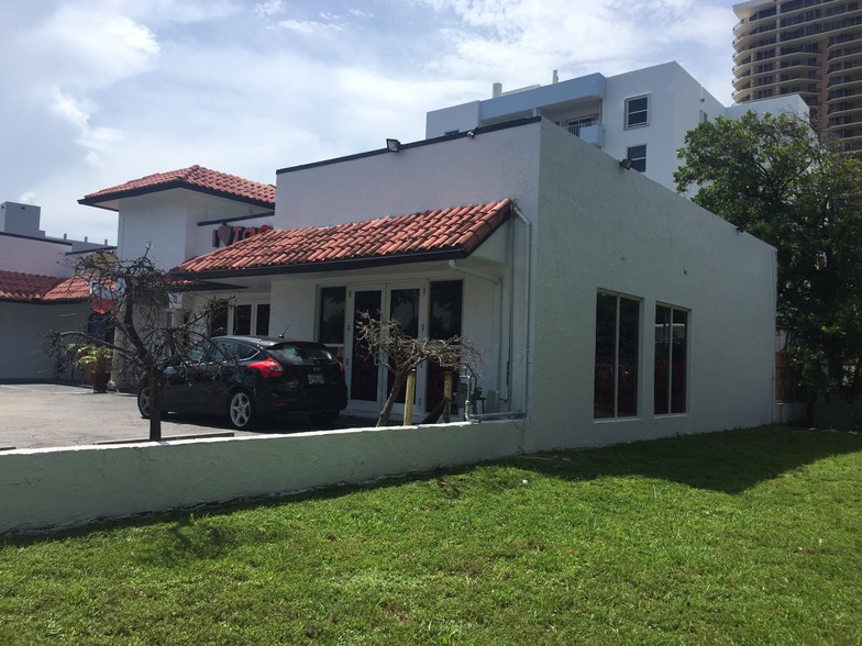 2915 E Las Olas Blvd, Fort Lauderdale, FL for lease - Building Photo - Image 2 of 6