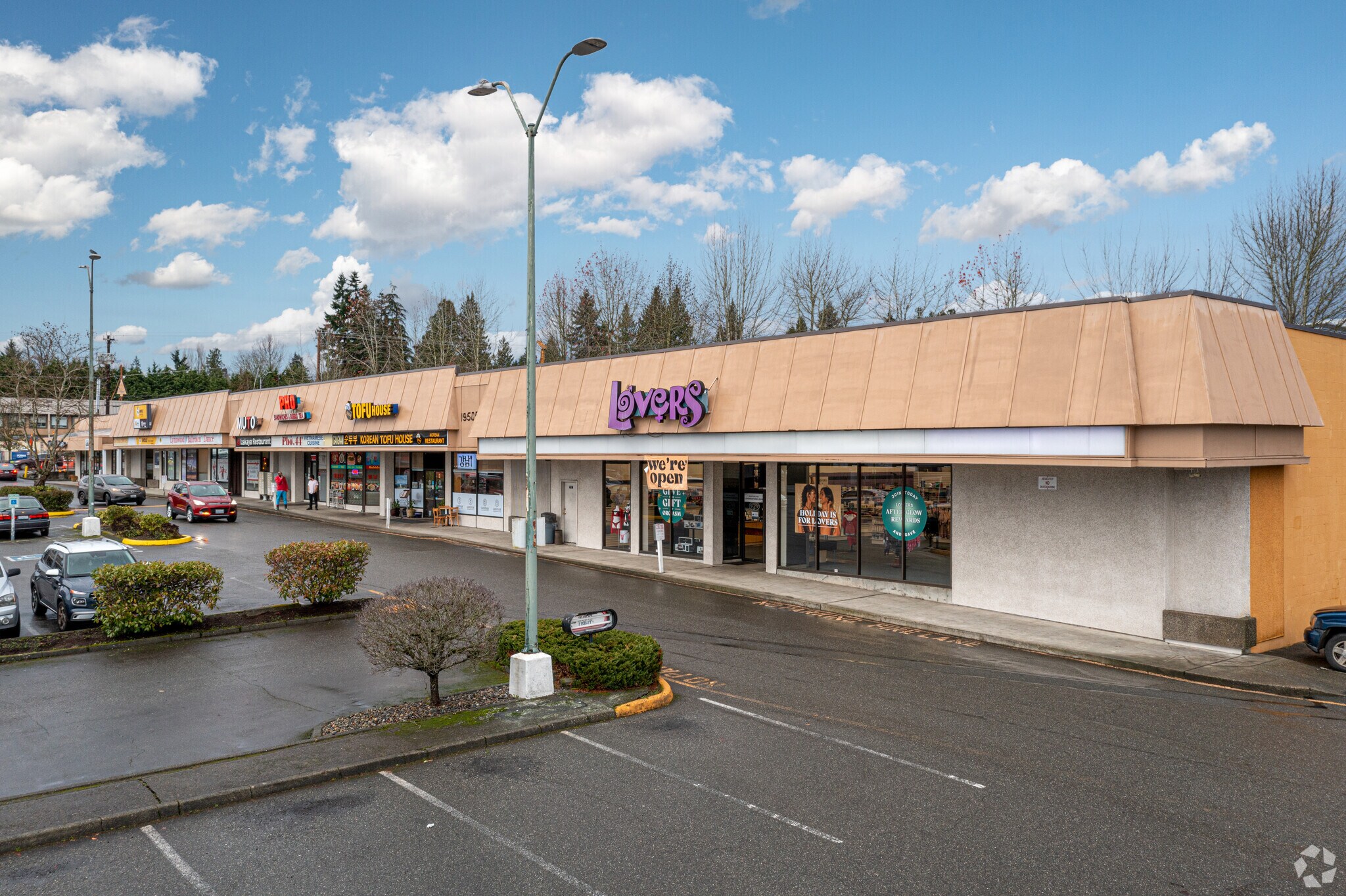 19405-19515 44th Ave, Lynnwood, WA à louer Photo du bâtiment- Image 1 de 10