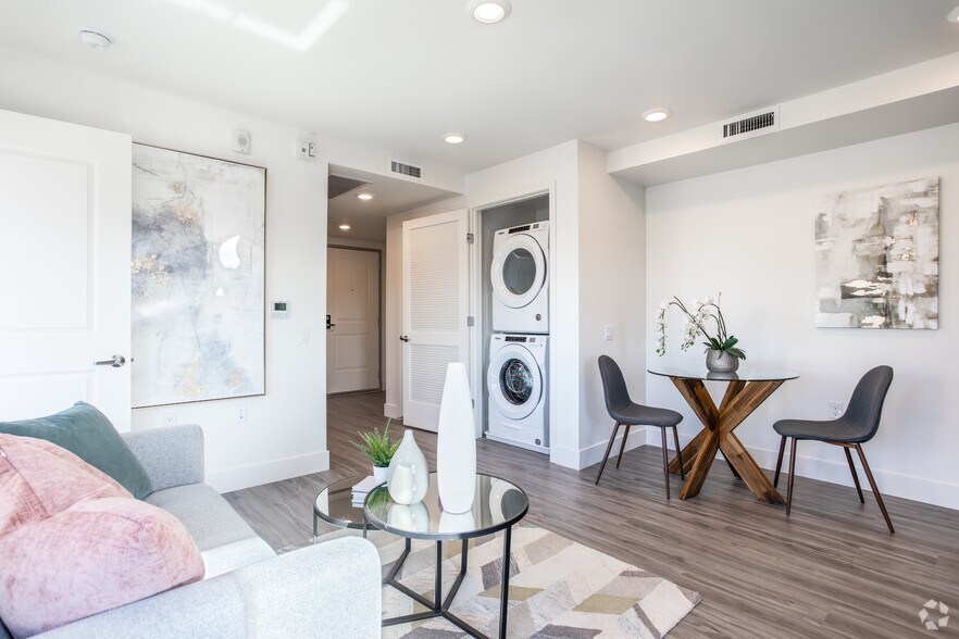 1716 N Main St, Walnut Creek, CA à louer - Photo intérieure - Image 3 de 7