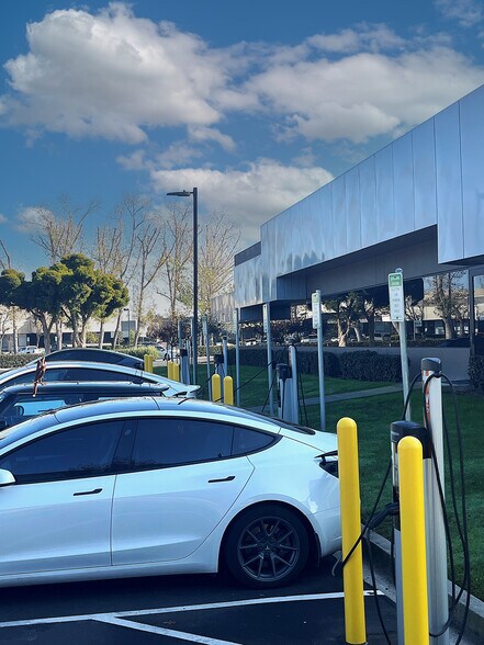 501-575 Chesapeake Dr, Redwood City, CA à louer - Photo du bâtiment - Image 2 de 3