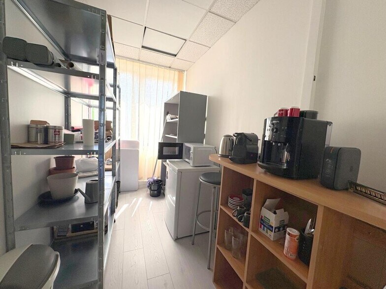 Office in Saint-Germain-en-Laye for lease - Interior Photo - Image 3 of 4