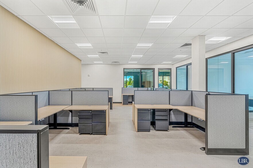 7556 Lynx Way, Melbourne, FL for lease - Interior Photo - Image 2 of 7