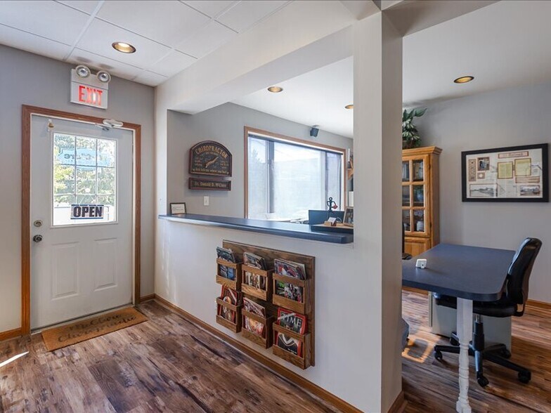 111 Railroad Ave, Bartlett, IL à louer - Photo du bâtiment - Image 3 de 9