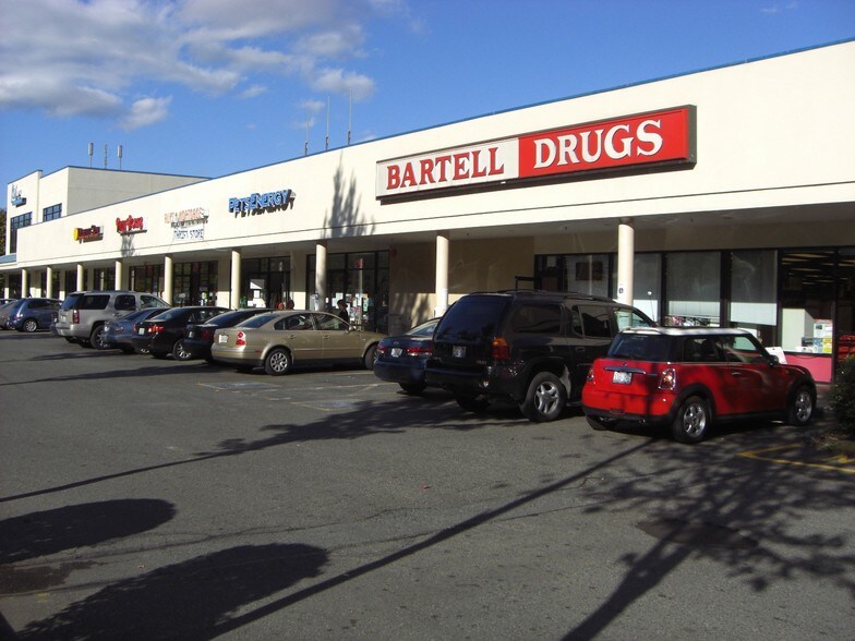 14130 Juanita Dr NE, Kirkland, WA à louer - Photo du bâtiment - Image 2 de 4