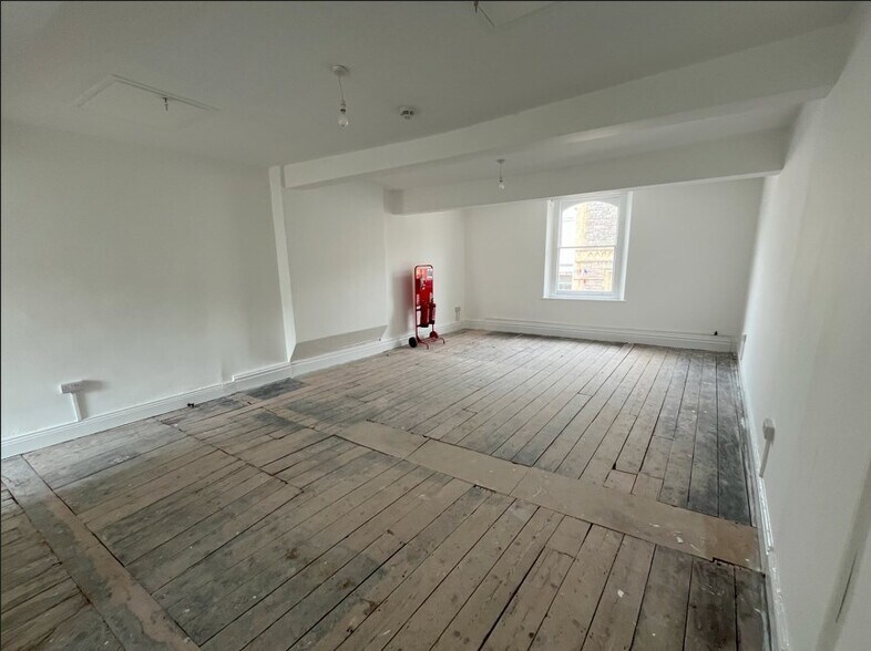 73 High St, Weston Super Mare for lease - Building Photo - Image 3 of 3