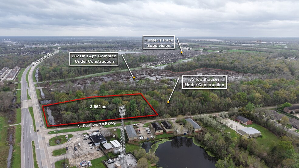 555 Kenilworth Pkwy, Baton Rouge, LA à louer - Photo du bâtiment - Image 2 de 22