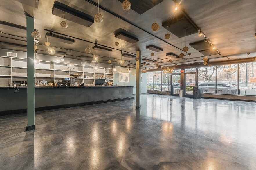 127-137 W Prospect Ave, Mount Prospect, IL for lease - Interior Photo - Image 2 of 2