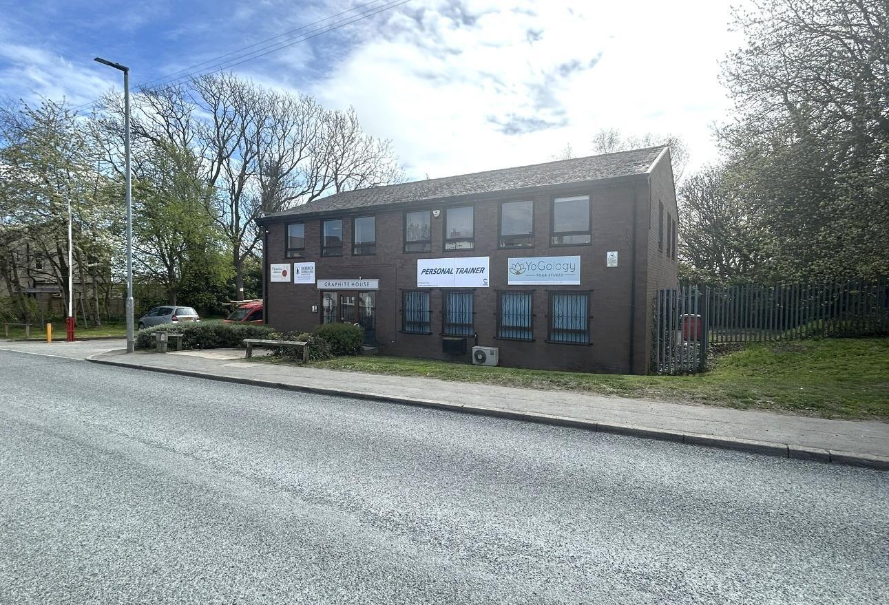 High St, Crigglestone for lease Building Photo- Image 1 of 2