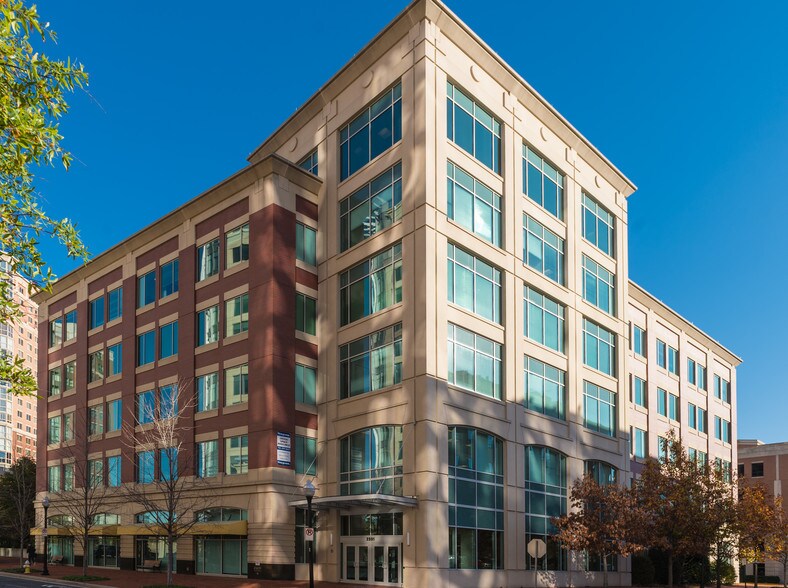 2331 Mill Rd, Alexandria, VA à louer - Photo du bâtiment - Image 2 de 13