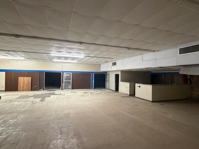 803 E Mockingbird Ln, Victoria, TX for lease - Building Photo - Image 3 of 13