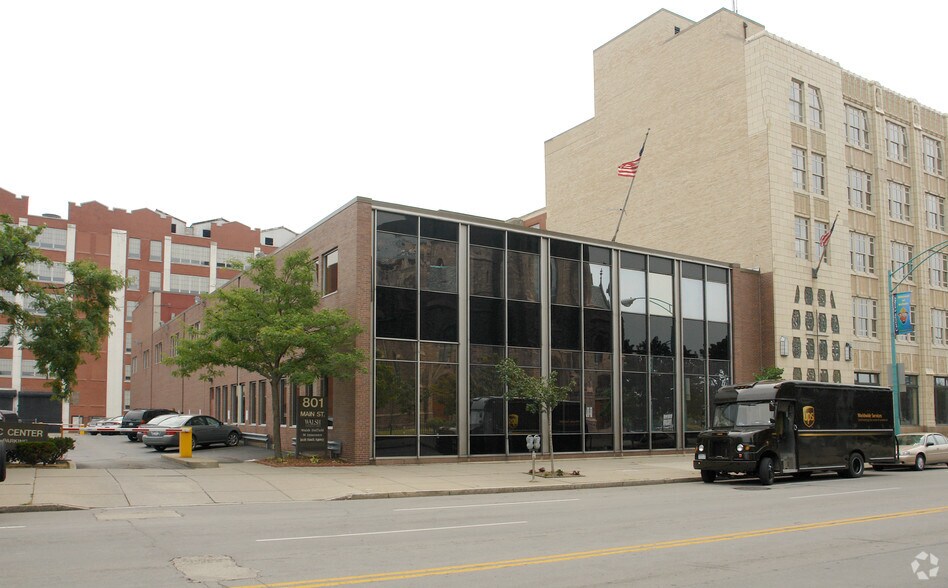 The Catholic Center portefeuille de 4 propriétés à vendre sur LoopNet.ca - Photo principale - Image 3 de 4