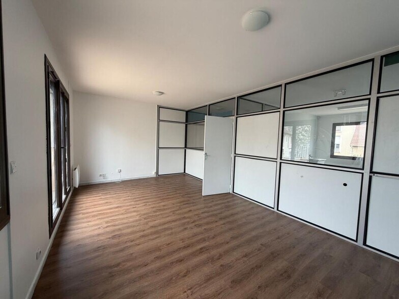 Office in Conflans-Sainte-Honorine for lease - Interior Photo - Image 3 of 6