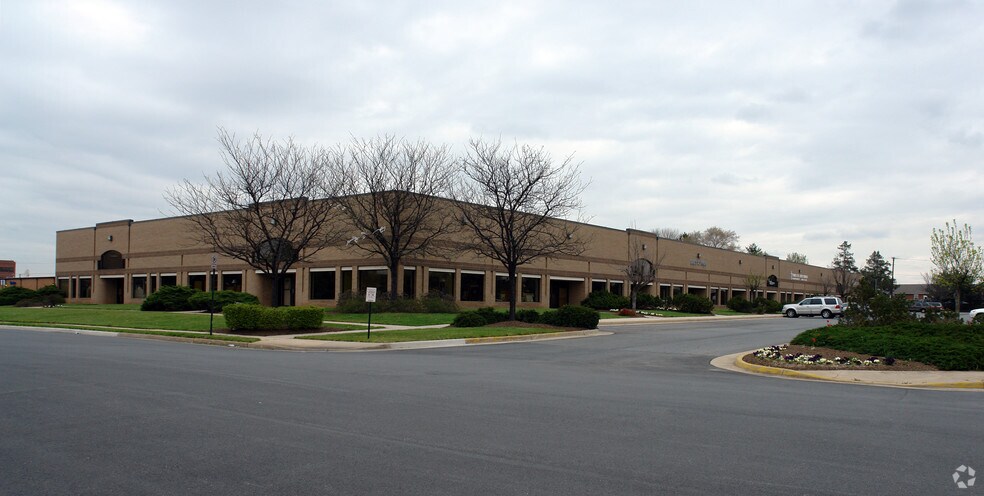 8600-8624 Phoenix Dr, Manassas, VA for lease - Primary Photo - Image 1 of 4